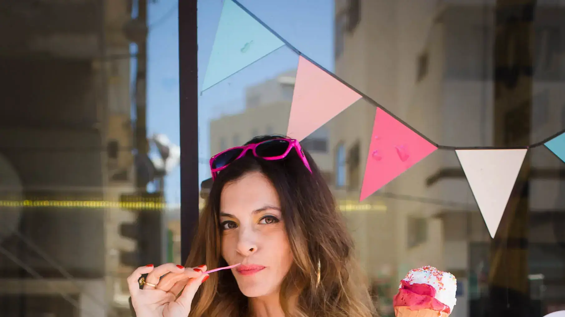 בהחלט שמחה שהענקתם לעצמכם חופשי-חודשי לרחם שלה. נועה הנדין