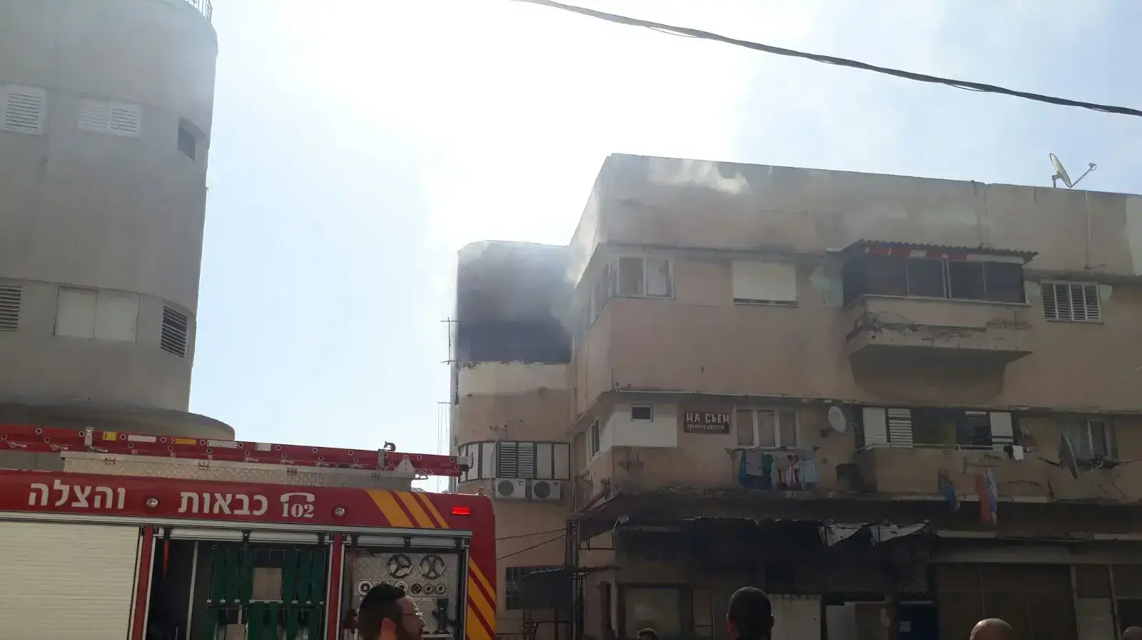 שריפה בדירה בקומה רביעית בחיפה שריפה בדירה בקומה רביעית בחיפה