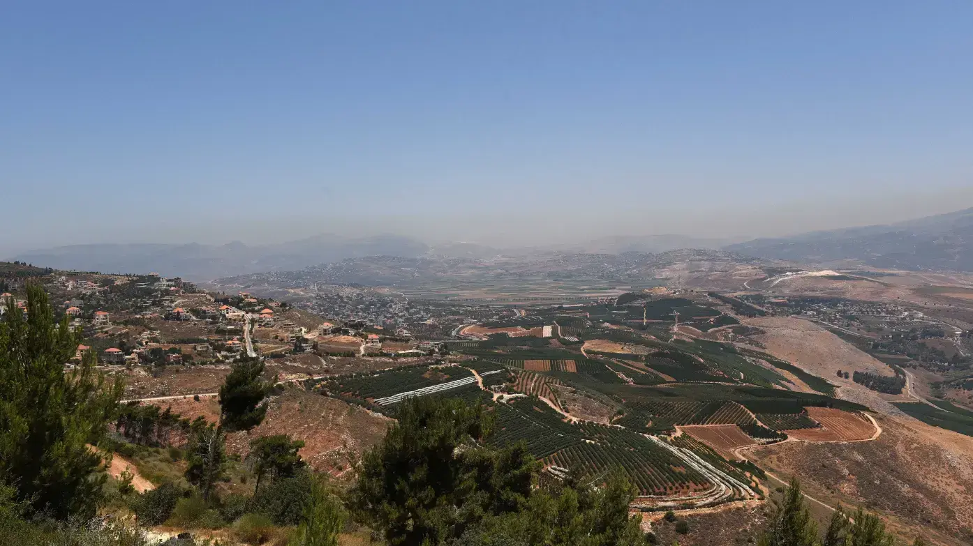 מבט משגב עם לאצבע הגליל מבט משגב עם לאצבע הגליל