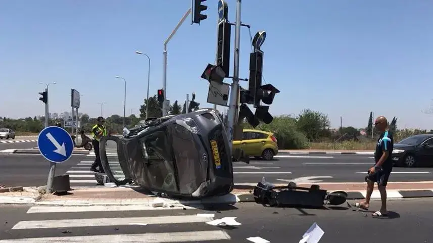 סמדר פרי שעברה תאונה קשה בשרון וכסא הבטיחות של הילד הציל אותה סמדר פרי שעברה תאונה קשה בשרון וכסא הבטיחות של הילד הציל אותה