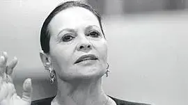 גילה אלמגור (מתוך אתר הבימה) גילה אלמגור (מתוך אתר הבימה)