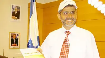 תמונה של השר אלי ישי רגע לפני היציאה למבצע אכיפה חיים בכבוד תמונה של השר אלי ישי רגע לפני היציאה למבצע אכיפה חיים בכבוד