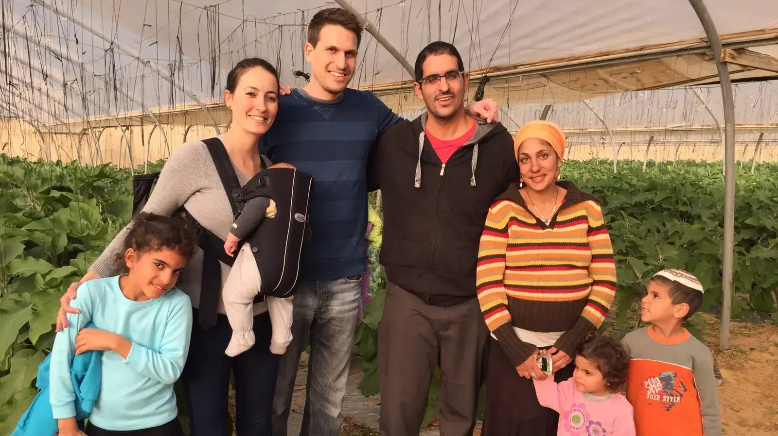 יהודה אוזן ומשפחתו מימין (תורם כליה) יהונתן לנגמן ואישתו והתינוקת (נתרם הכליה) יהודה אוזן ומשפחתו מימין (תורם כליה) יהונתן לנגמן ואישתו והתינוקת (נתרם הכליה)