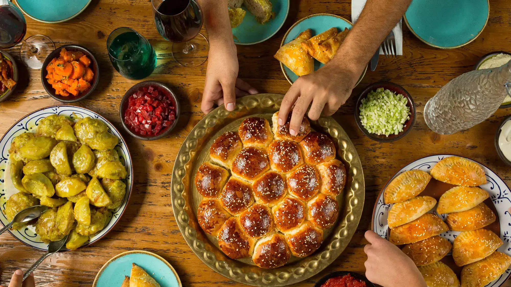 תטעמו מהכל, זה שווה את זה. ארוחת ראש השנה תטעמו מהכל, זה שווה את זה. ארוחת ראש השנה