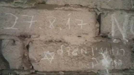 תלמידים ממגדל העמק ריססו כתובות באושוויץ תלמידים ממגדל העמק ריססו כתובות באושוויץ