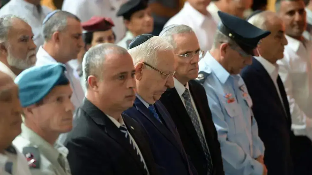 הנשיא ראובן ריבלין בטקס האזכרה הממלכתי לחללי מלחמת יום הכיפורים, הר הרצל בירושלים, 1 באוקטובר 2017 הנשיא ראובן ריבלין בטקס האזכרה הממלכתי לחללי מלחמת יום הכיפורים, הר הרצל בירושלים, 1 באוקטובר 2017