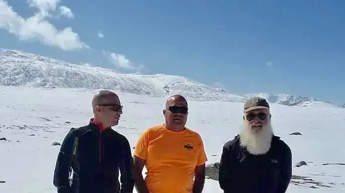 דני נחום (באמצע) מדרך הטיולים שנהרג בקירגיזסטן דני נחום (באמצע) מדרך הטיולים שנהרג בקירגיזסטן