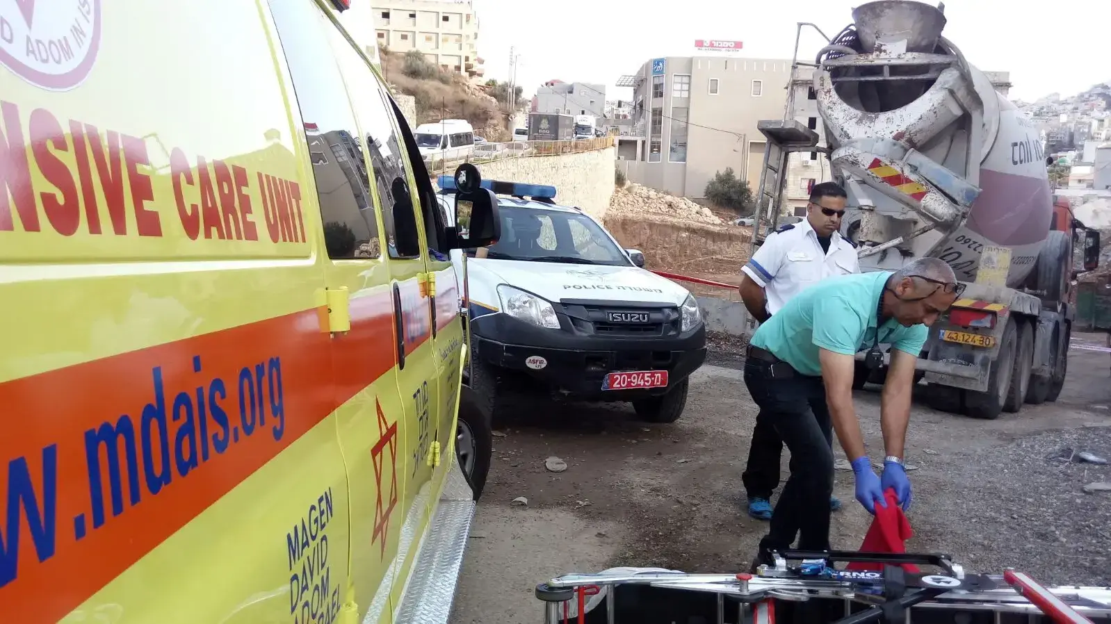 הולך רגל כבן 50 נהרג מפגיעת מערבל בטון באום אל-פחם הולך רגל כבן 50 נהרג מפגיעת מערבל בטון באום אל-פחם