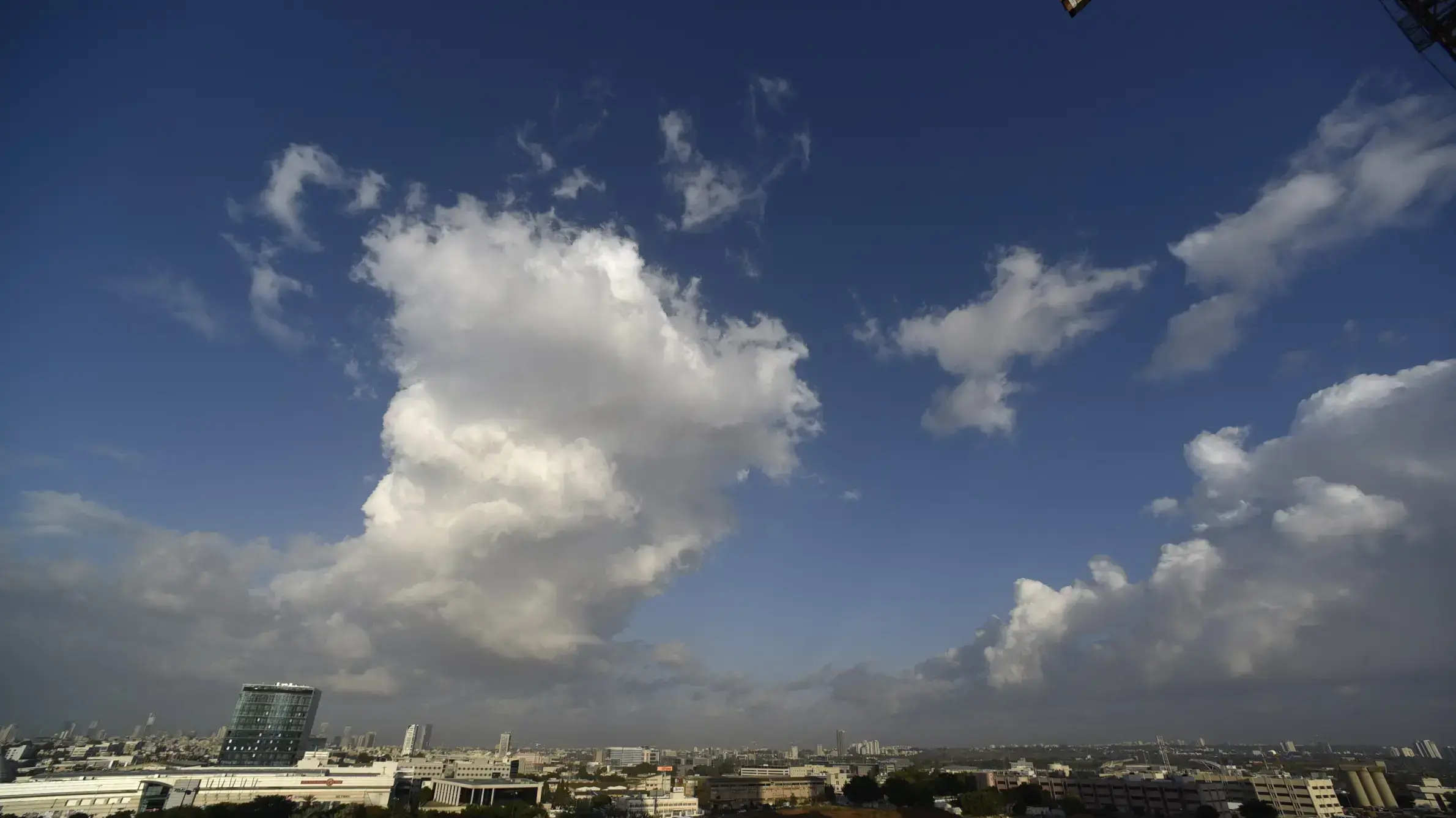 עננים בגוש דן 30 באוקטובר 2017 עננים בגוש דן 30 באוקטובר 2017