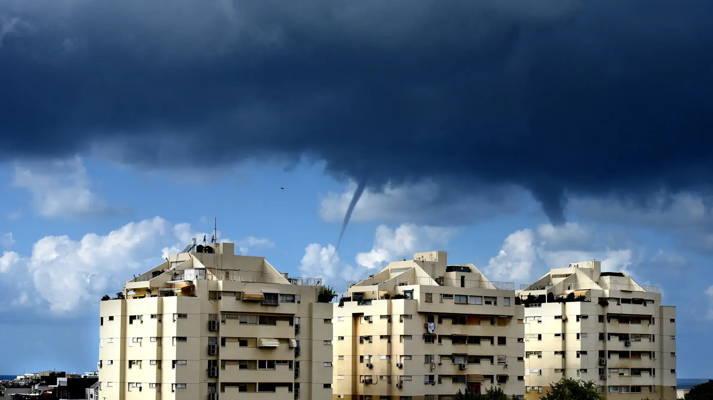 נד מים שנוצר מול חופי תל אביב יפו 31 באוקטובר 2017 נד מים שנוצר מול חופי תל אביב יפו 31 באוקטובר 2017