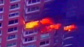 מטוס קל התרסק לבניין בניו יורק מטוס קל התרסק לבניין בניו יורק