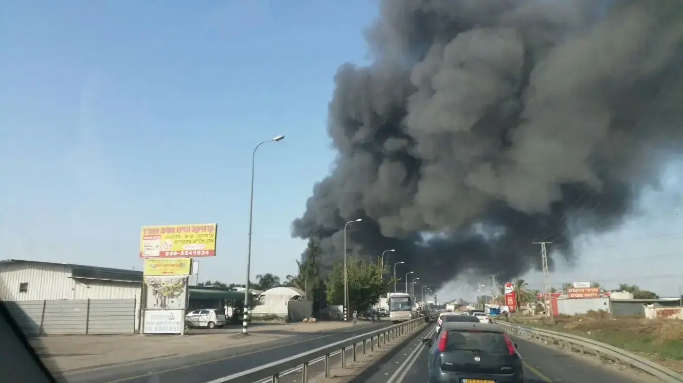 שריפת פסולת במשרפות פיראטיות מעבר לקו הירוק 23.11 שריפת פסולת במשרפות פיראטיות מעבר לקו הירוק 23.11