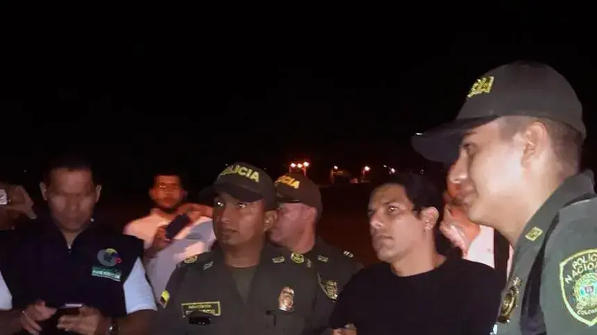 אסי מוש, אזרח ישראלי, מגורש על ידי משטרת קולומביה, 25 בנובמבר 2017 אסי מוש, אזרח ישראלי, מגורש על ידי משטרת קולומביה, 25 בנובמבר 2017