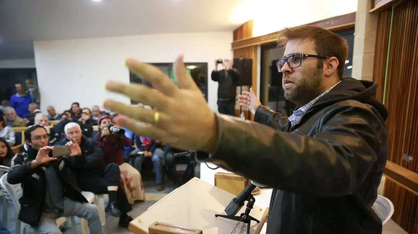 אורן חזן נואם בעצרת התמיכה והזדהות בשכונת נתיב האבות, גוש עציון 26 בנובמבר 2017 אורן חזן נואם בעצרת התמיכה והזדהות בשכונת נתיב האבות, גוש עציון 26 בנובמבר 2017