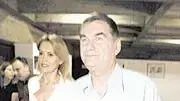 חיים רמון ובת זוגו מגיעים לבית המשפט חיים רמון ובת זוגו מגיעים לבית המשפט