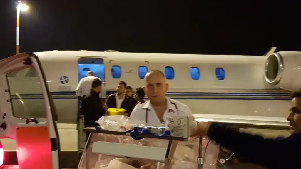 תינוק סורי הועבר לישראל מקפריסין לביצוע ניתוח מציל חיים תינוק סורי הועבר לישראל מקפריסין לביצוע ניתוח מציל חיים