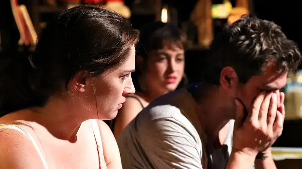 יחסי אהבה זה מורכב לפעמים. יפתח קליין וטלי שרון מתוך "ערב שקופיות" יחסי אהבה זה מורכב לפעמים. יפתח קליין וטלי שרון מתוך "ערב שקופיות"