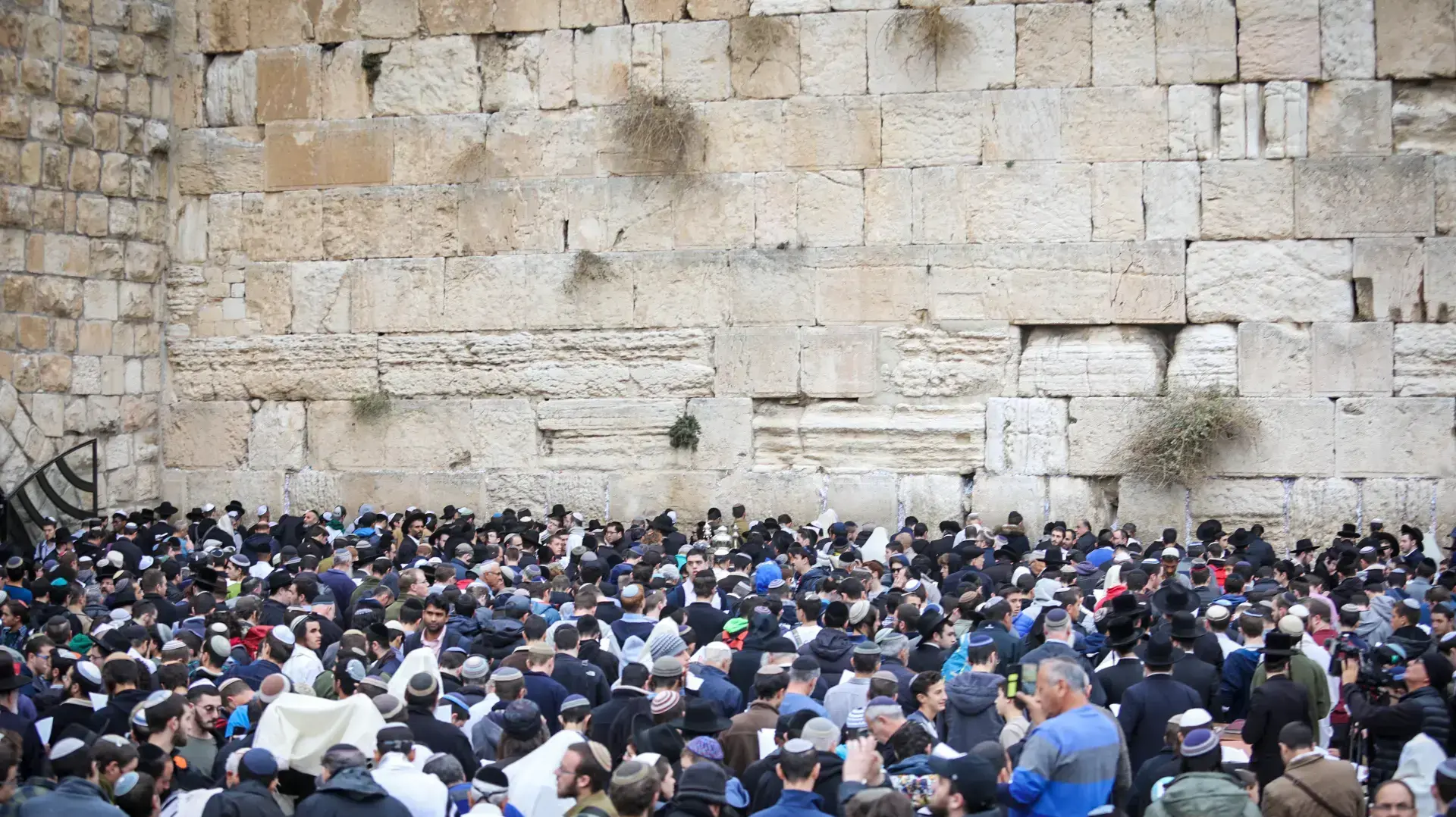 אלפים השתתפו בתפילת ההמונים שנערכה בכותל המערבי למען ירידת הגשמים 28 בדצמבר 2017 