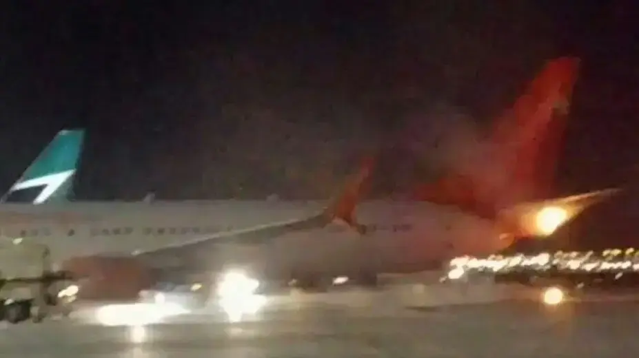 התנגשות בין שני מטוסים בנמל תעופה בטורונטו, ינואר 2018 התנגשות בין שני מטוסים בנמל תעופה בטורונטו, ינואר 2018