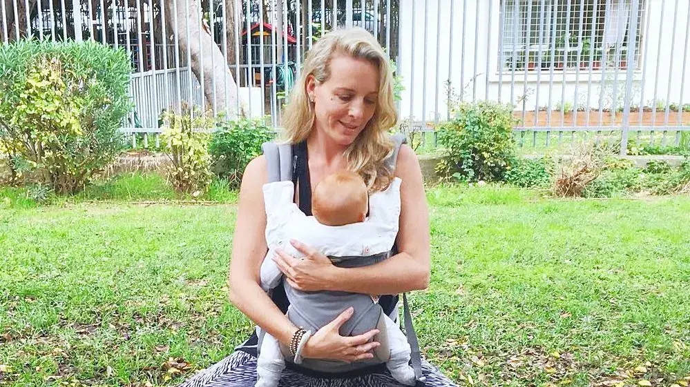 תרגילי כושר לאמהות לאחר לידה עם התינוק במנשא תרגילי כושר לאמהות לאחר לידה עם התינוק במנשא