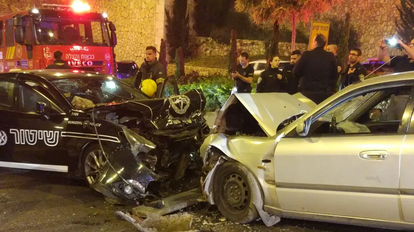 זירת תאונת הדרכים לאחר מרדף משטרתי בדרך נחל הגיבורים, חיפה, 13 בינואר 2018 זירת תאונת הדרכים לאחר מרדף משטרתי בדרך נחל הגיבורים, חיפה, 13 בינואר 2018