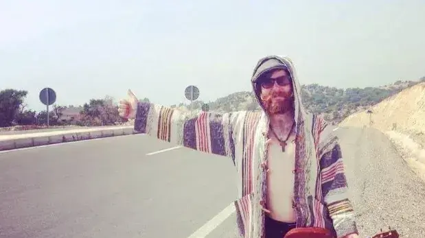 כריס למנסקי הלך ברגל מאיסטנבול לפורטוגל כדי להלחם בדיכאון כריס למנסקי הלך ברגל מאיסטנבול לפורטוגל כדי להלחם בדיכאון