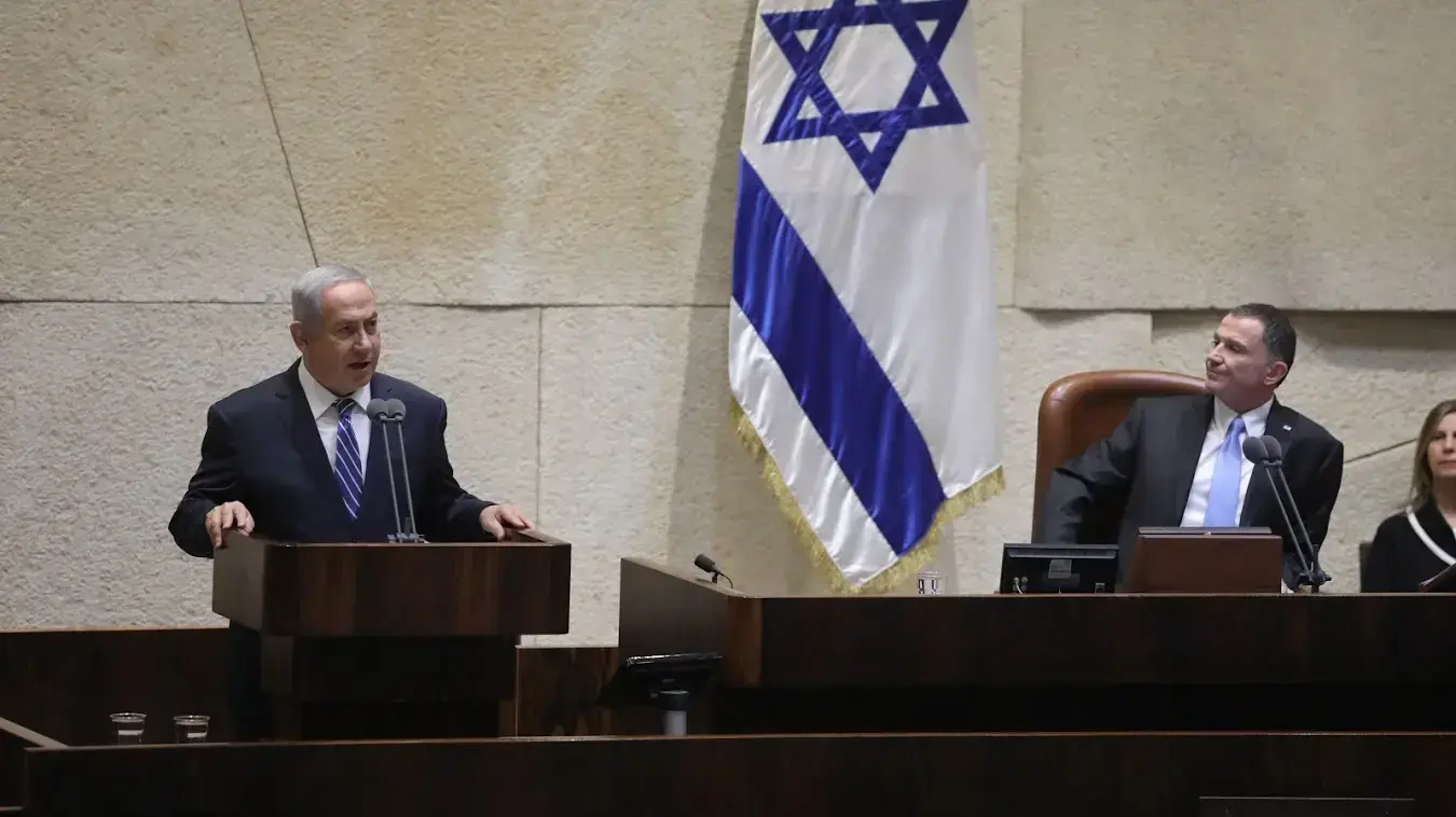 בנימין נתניהו ויולי אדלשטיין במליאת הכנסת לציון 69 שנים לכינון הכנסת, 31 בינואר 2018 בנימין נתניהו ויולי אדלשטיין במליאת הכנסת לציון 69 שנים לכינון הכנסת, 31 בינואר 2018