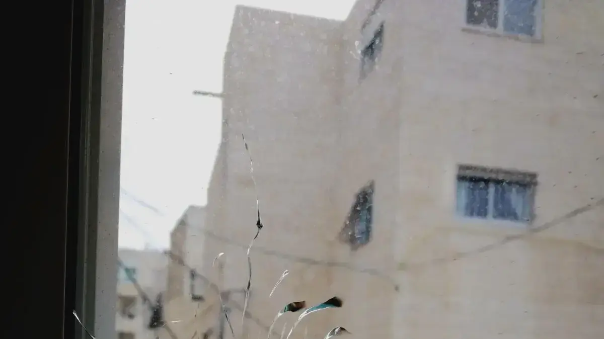 ירי שוטרים לעבר בית מגורים בעיסאוויה שבמזרח ירושלים. 15 בפברואר 2018 ירי שוטרים לעבר בית מגורים בעיסאוויה שבמזרח ירושלים. 15 בפברואר 2018