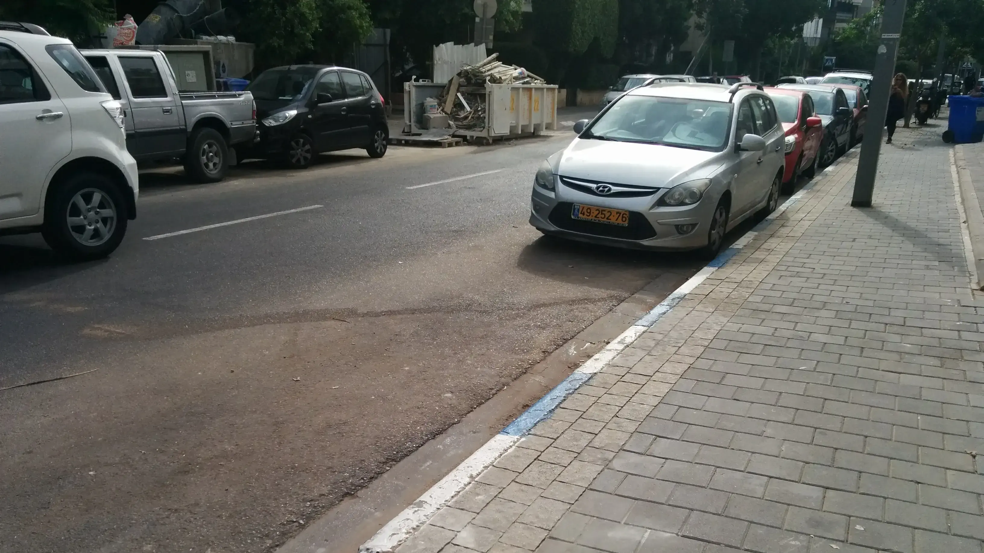חניה בכחול-לבן ברחוב ישעיהו, תל אביב חניה בכחול-לבן ברחוב ישעיהו, תל אביב
