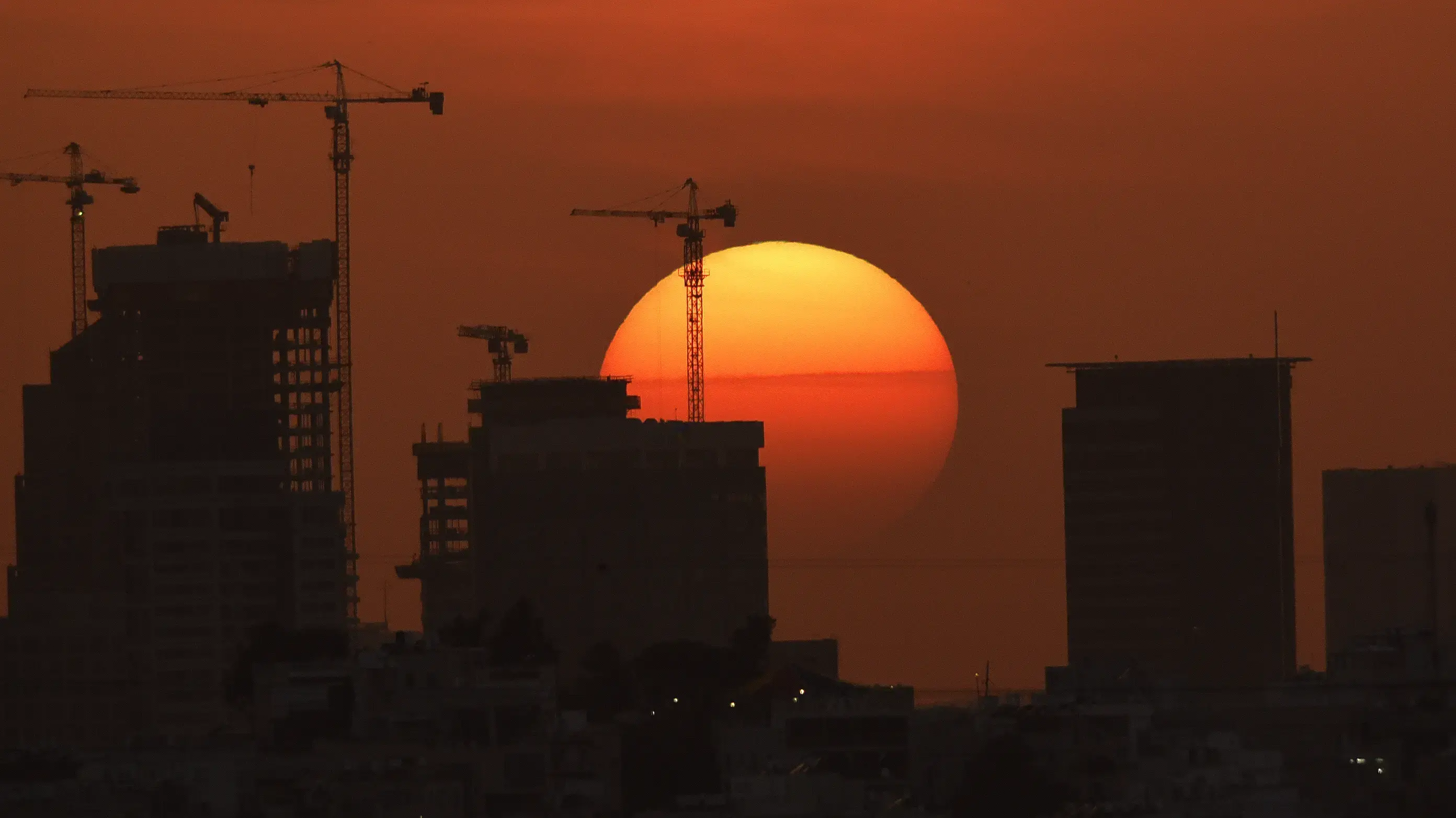 זריחה בשמי גוש דן 04/03/2018 זריחה בשמי גוש דן 04/03/2018
