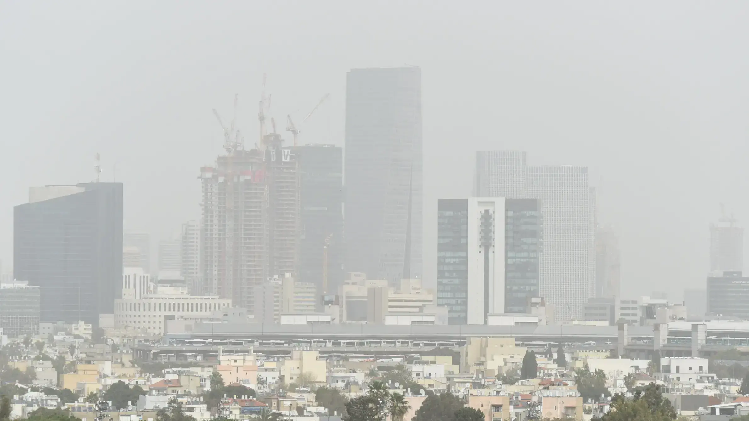 אובך בשמי תל אביב 8 במרץ 2018 אובך בשמי תל אביב 8 במרץ 2018