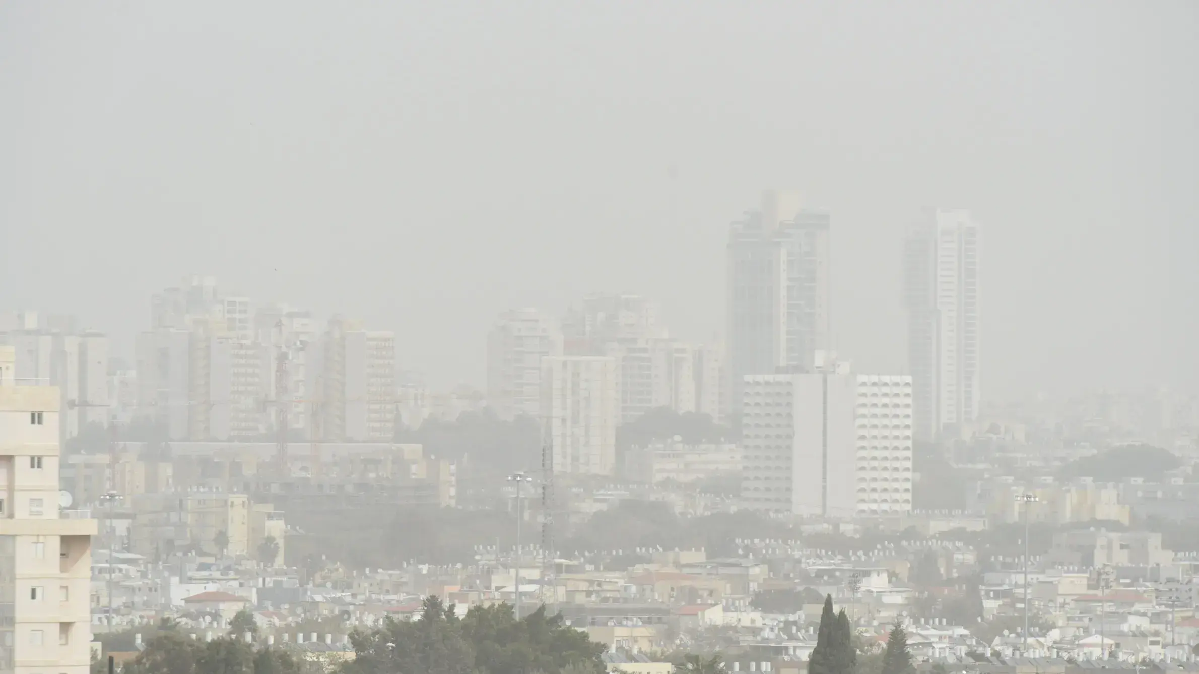 אובך בשמי תל אביב 8 במרץ 2018 אובך בשמי תל אביב 8 במרץ 2018