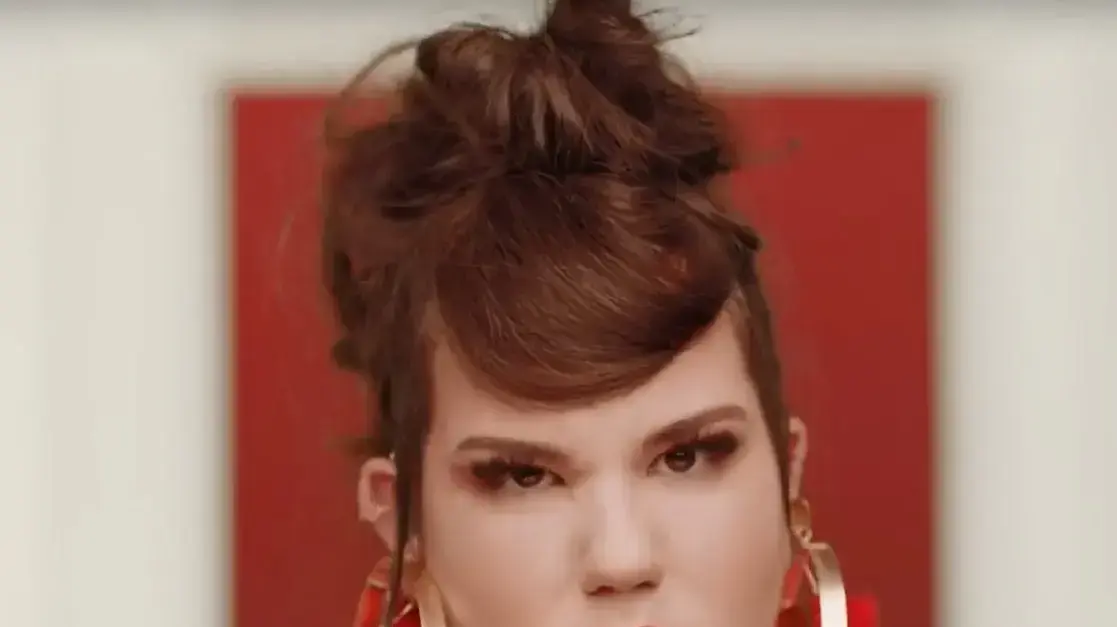 נטע ברזילי מתוך הקליפ לשיר "Toy"