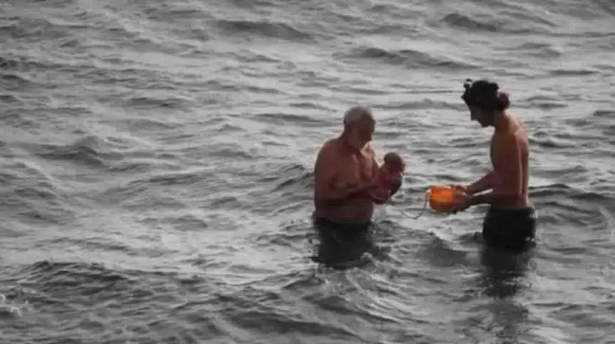 תיירת רוסיה נתפסה בעדשת מצלמה יולדת בתוך הים האדום, 14 במרץ 2018 תיירת רוסיה נתפסה בעדשת מצלמה יולדת בתוך הים האדום, 14 במרץ 2018