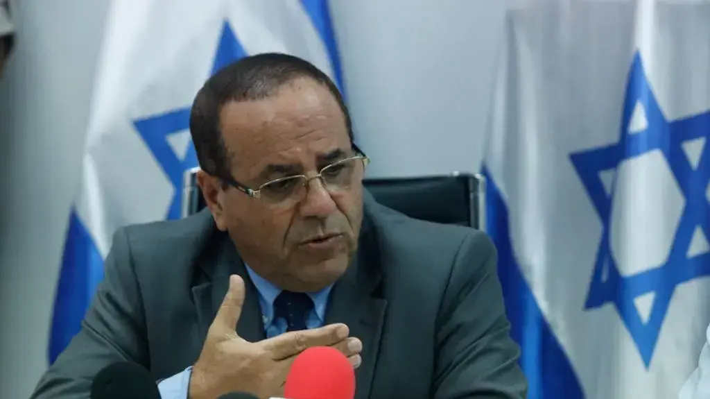 איוב קרא איוב קרא