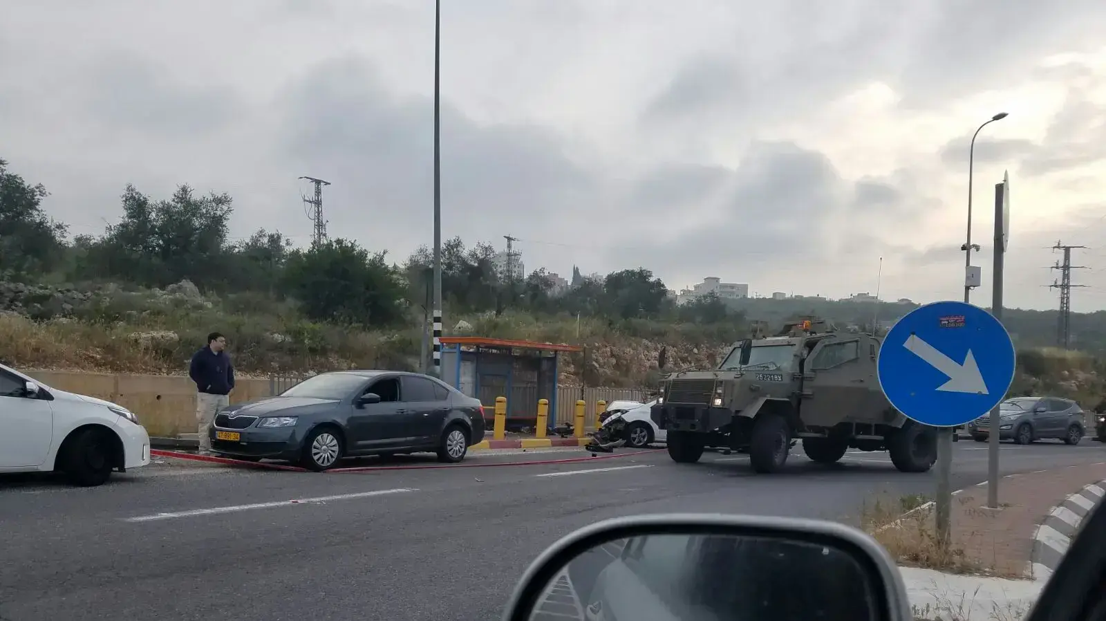 חשוד בגניבת רכב פגע בטרמפיאדה ליד אריאל ונורה - 3 באפריל 2018 חשוד בגניבת רכב פגע בטרמפיאדה ליד אריאל ונורה - 3 באפריל 2018