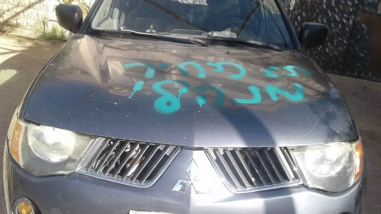 צמיגים נוקבו וכתובות רוססו הלילה על כלי רכב ועל קיר בכפר פרעתא שבשומרון, 4 באפריל 2018 צמיגים נוקבו וכתובות רוססו הלילה על כלי רכב ועל קיר בכפר פרעתא שבשומרון, 4 באפריל 2018