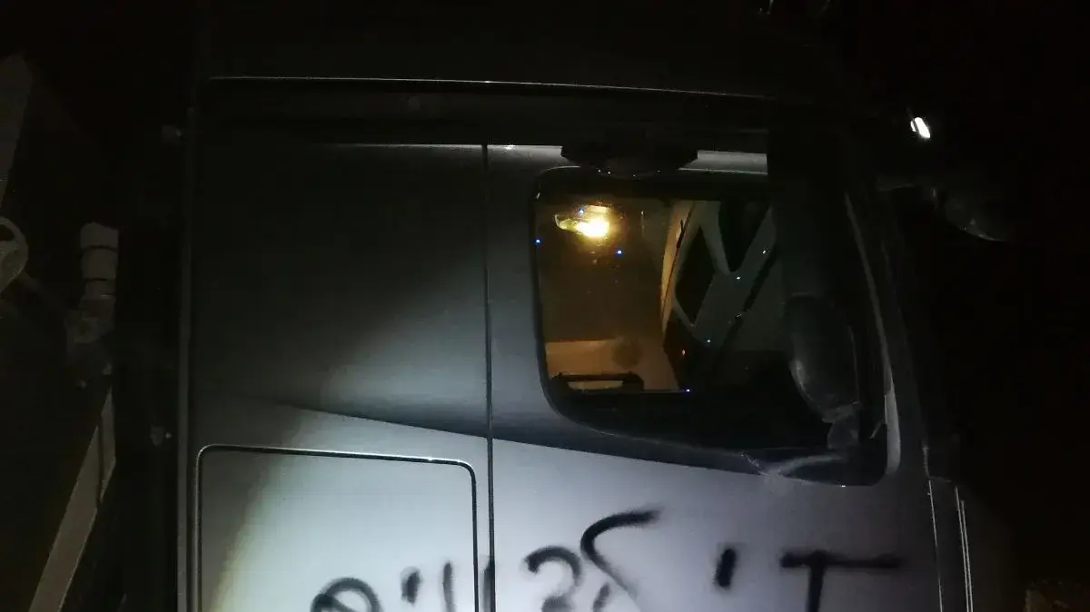 כלי רכב הושחתו בשכונת בית חנינא בירושלים, 5 באפריל 2018 כלי רכב הושחתו בשכונת בית חנינא בירושלים, 5 באפריל 2018