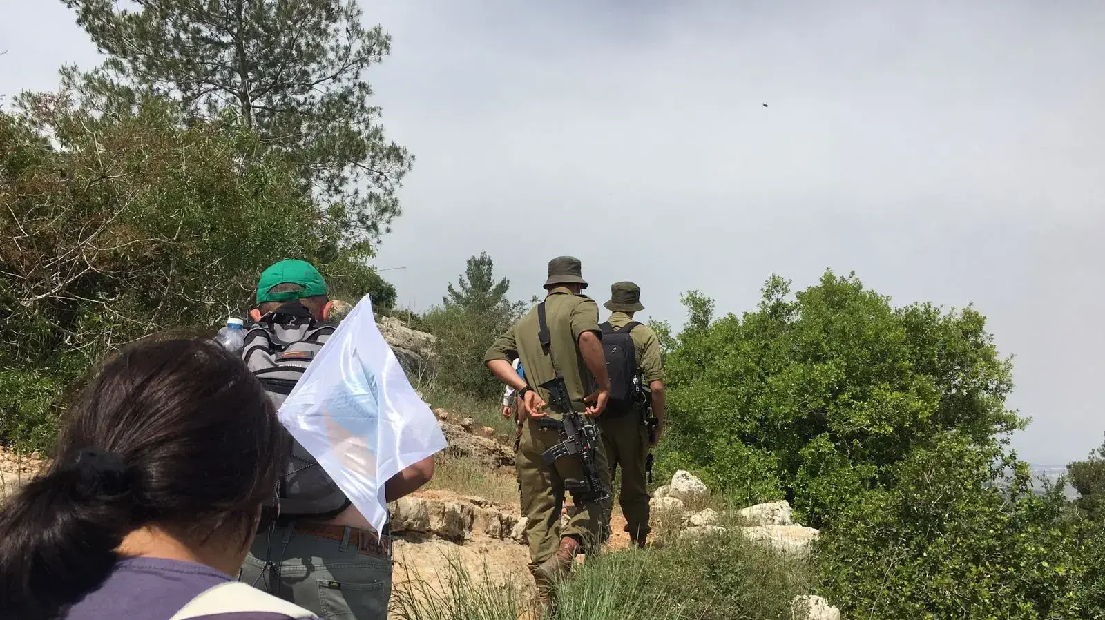 לוחמי יחידת מגלן מדריכים מטיילים בחול המועד לוחמי יחידת מגלן מדריכים מטיילים בחול המועד