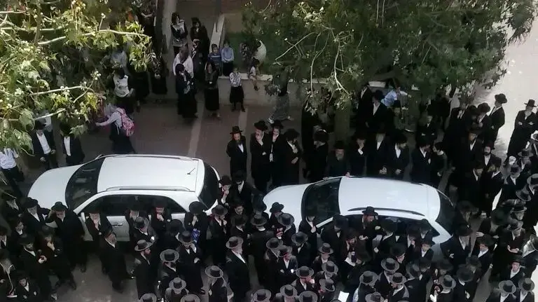 הלוויתו של הבחור חיים אלתר בן 19 תושב העיר שנהרג בתאונת דרכים סמוך לצומת מורשה הלוויתו של הבחור חיים אלתר בן 19 תושב העיר שנהרג בתאונת דרכים סמוך לצומת מורשה