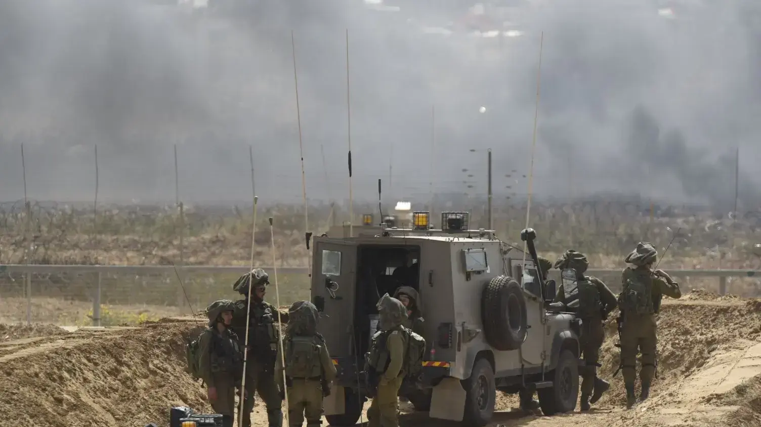כוחות צה"ל בעימותים עם פלסטינים בגבול רצועת עזה. 13 באפריל 2018 כוחות צה"ל בעימותים עם פלסטינים בגבול רצועת עזה. 13 באפריל 2018
