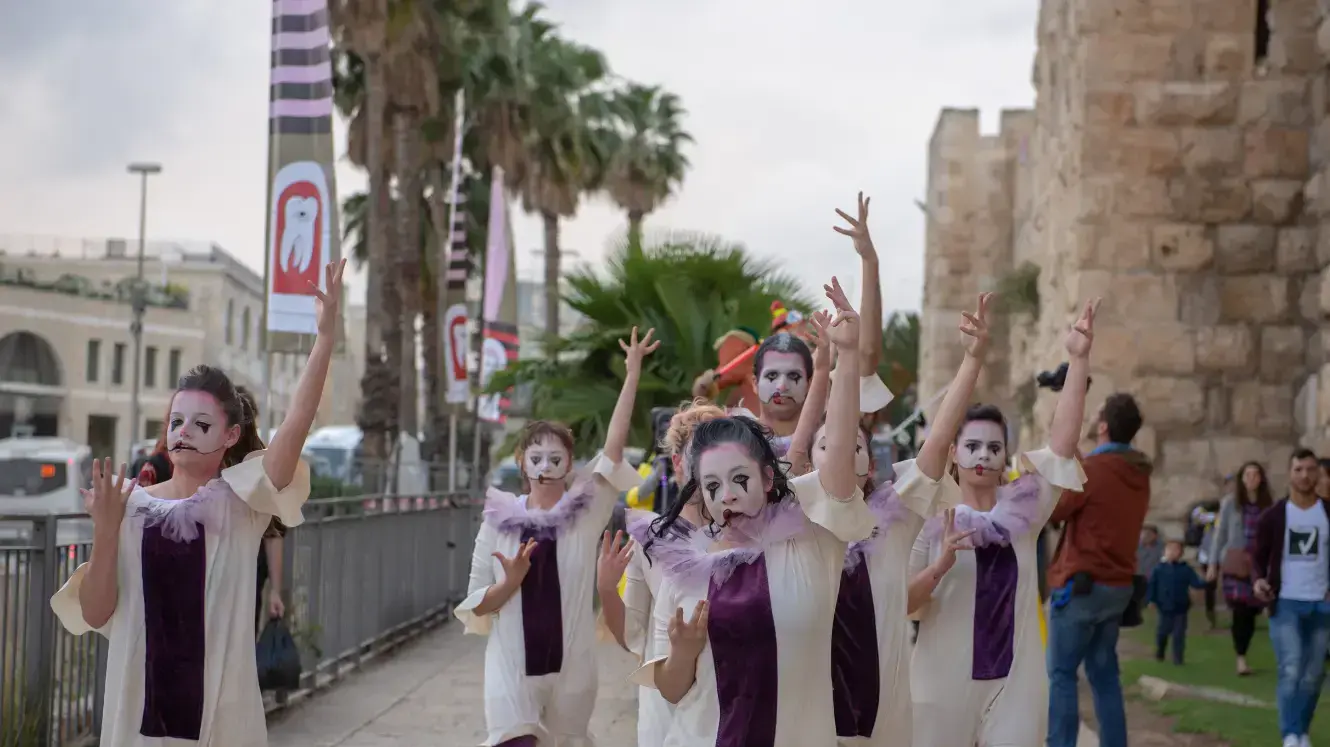 ממלכת שן הזהב התיכונה- ממלכה מדומיינת בעיר העתיקה ממלכת שן הזהב התיכונה- ממלכה מדומיינת בעיר העתיקה
