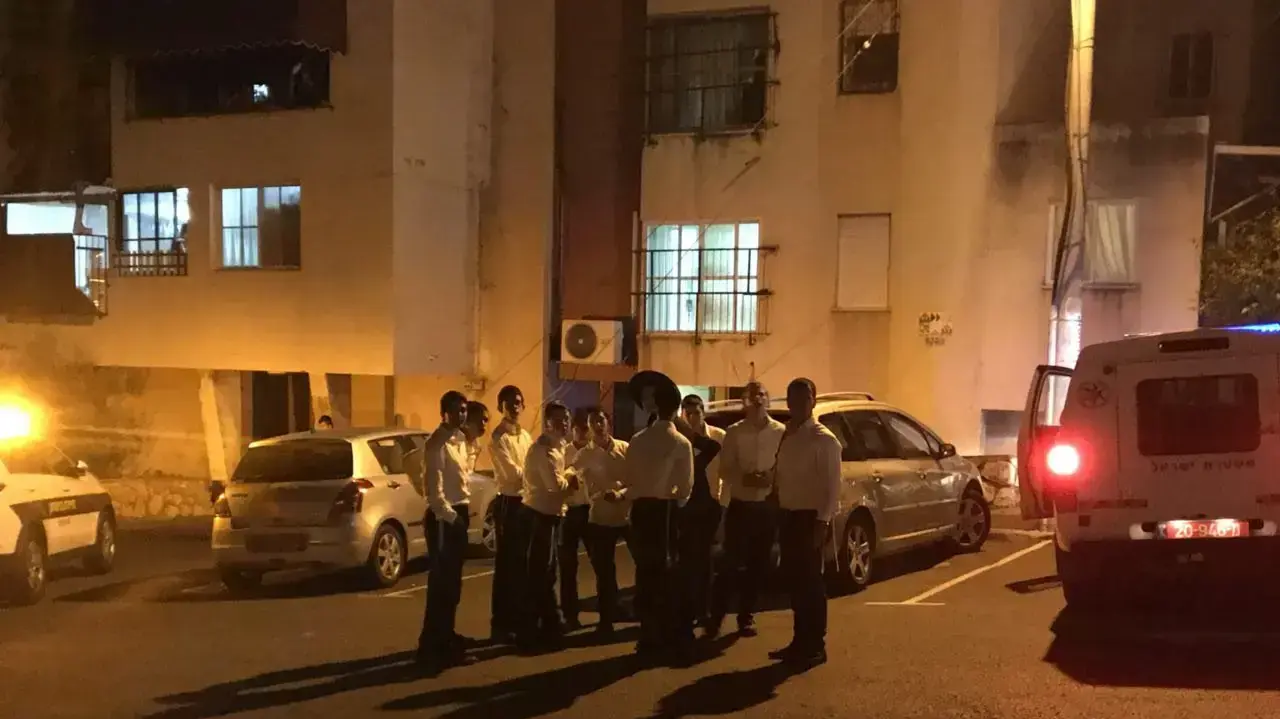צעיר בן 25 נעצר בחשד שדקר את הוריו בזיכרון יעקב, מאי 2018 צעיר בן 25 נעצר בחשד שדקר את הוריו בזיכרון יעקב, מאי 2018