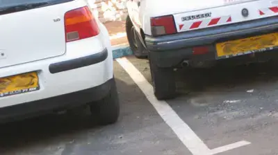 סימון חניה(מותר להשתמש) סימון חניה(מותר להשתמש)