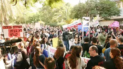 סטודנטים מפגינים נגד ועדת שוחט באוניברסיטת תל אביב (אייל צרניחובסקי)