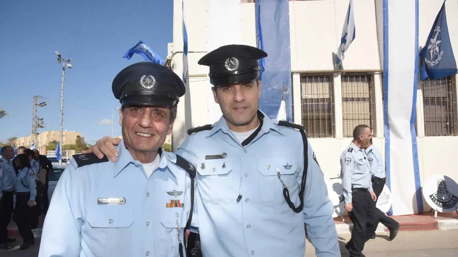 תחנת משטרה חדשה תיפתח בקרוב בשדה התעופה "תמנע" , המפקד החדש רב פקד ספי דהאן, עם אביו תחנת משטרה חדשה תיפתח בקרוב בשדה התעופה "תמנע" , המפקד החדש רב פקד ספי דהאן, עם אביו