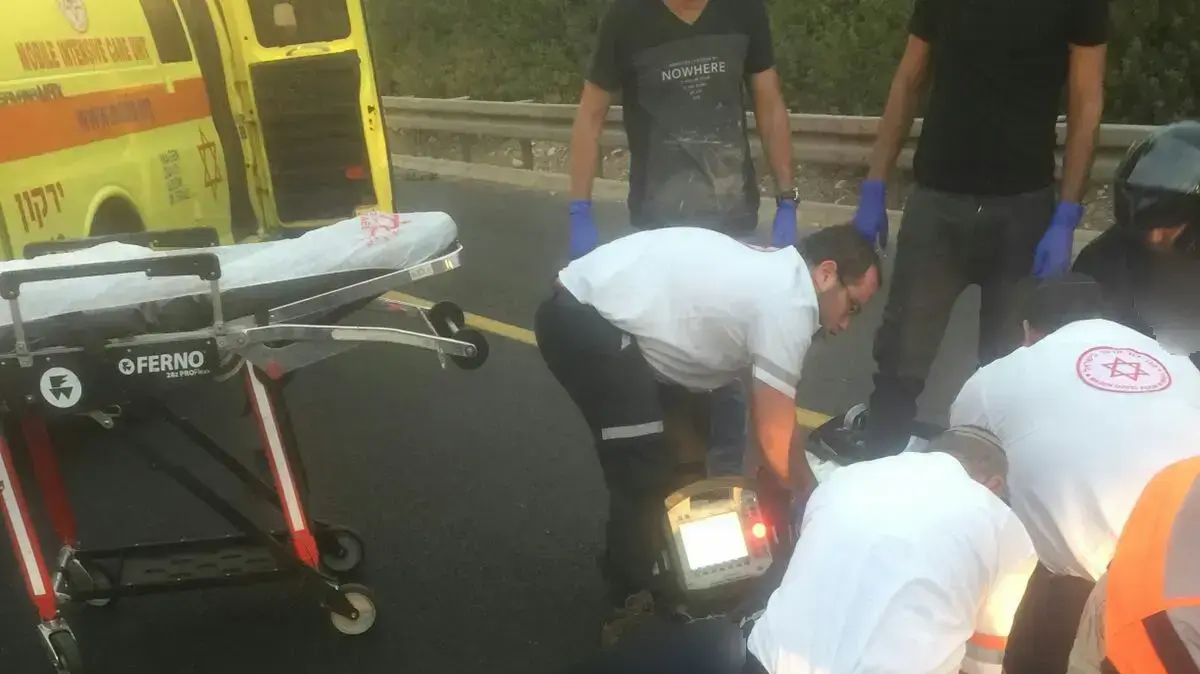 נהג משאית בן 50 נהרג מפגיעת רכב בכביש 6 במחלף נחשונים ליד ראש העין נהג משאית בן 50 נהרג מפגיעת רכב בכביש 6 במחלף נחשונים ליד ראש העין