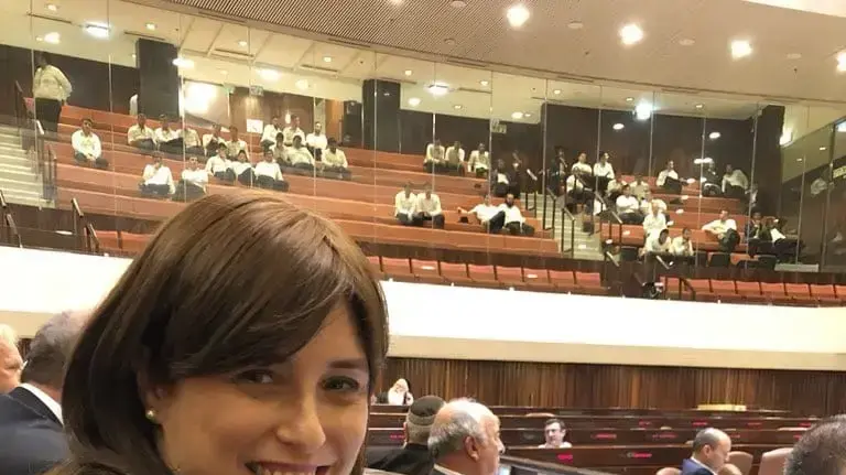 ח"כ ציפי חוטובלי מצביעה במליאת הכנסת על חוק הגיוס, 3 ביולי 2018 ח"כ ציפי חוטובלי מצביעה במליאת הכנסת על חוק הגיוס, 3 ביולי 2018