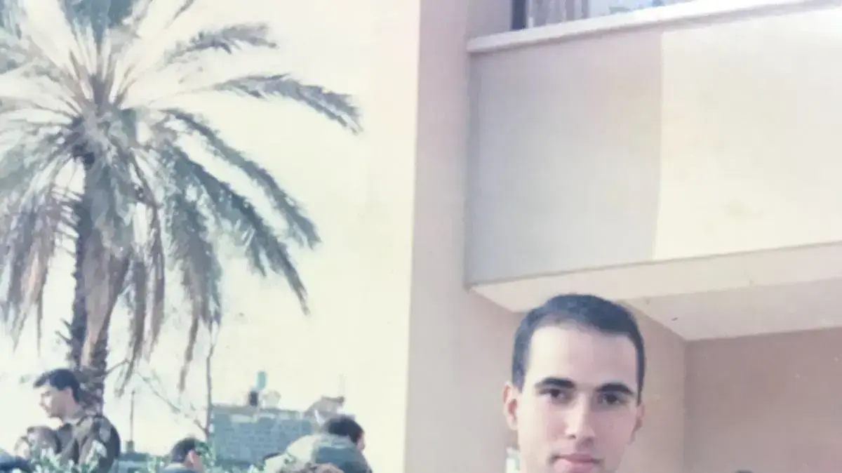 משה אוחיון ז"ל ואחותו אנמה בלשכת גיוס טבריה, נובמבר 1992 משה אוחיון ז"ל ואחותו אנמה בלשכת גיוס טבריה, נובמבר 1992