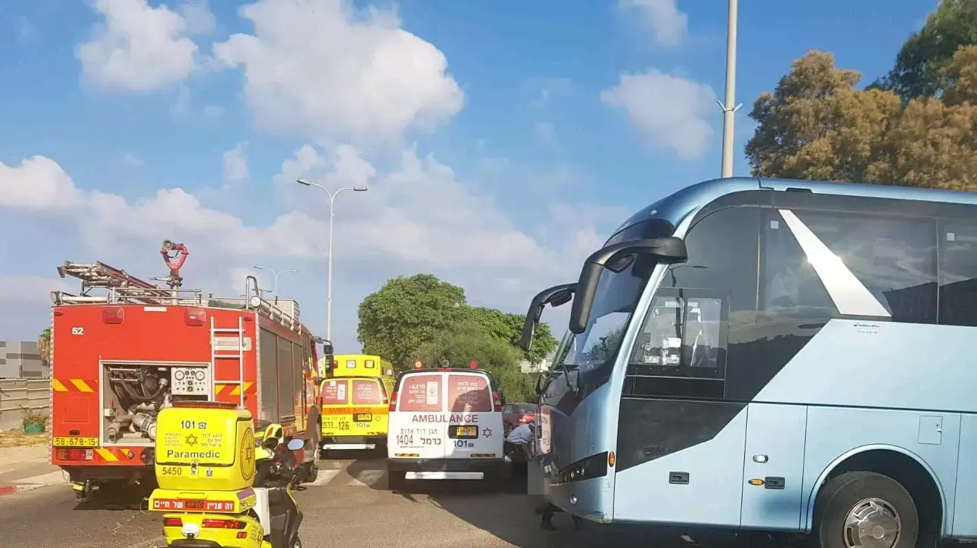 הולכת רגל שנפגעה מאוטובוס ברחוב נחום חת בחיפה  10 ביולי 2018 


